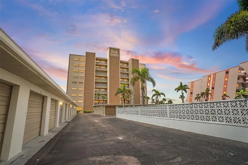 5000 Gulf Blvd #304, FL