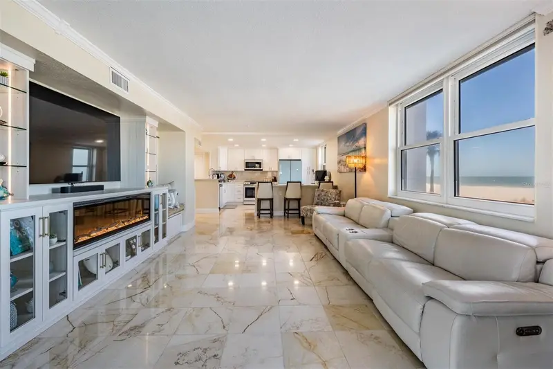 1400 Gulf Blvd #109, FL