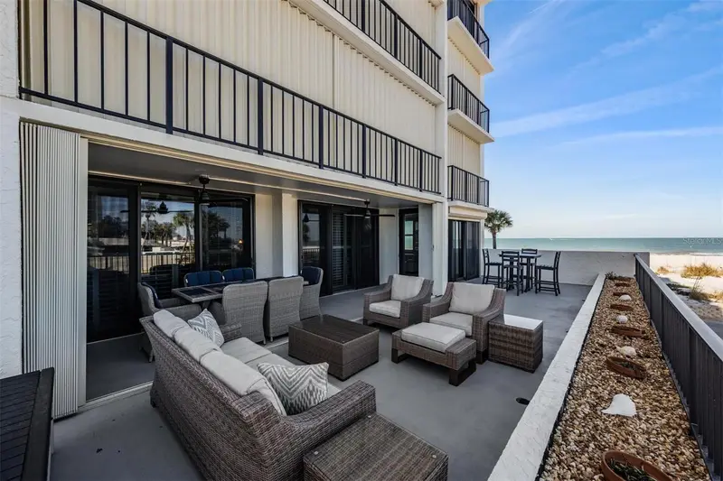 1400 Gulf Blvd #109, FL