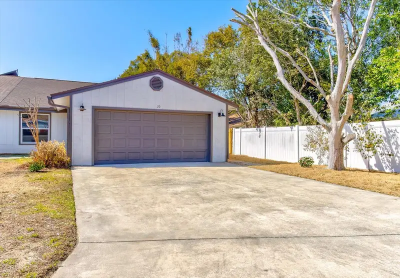 20 Woodlands Cir, FL