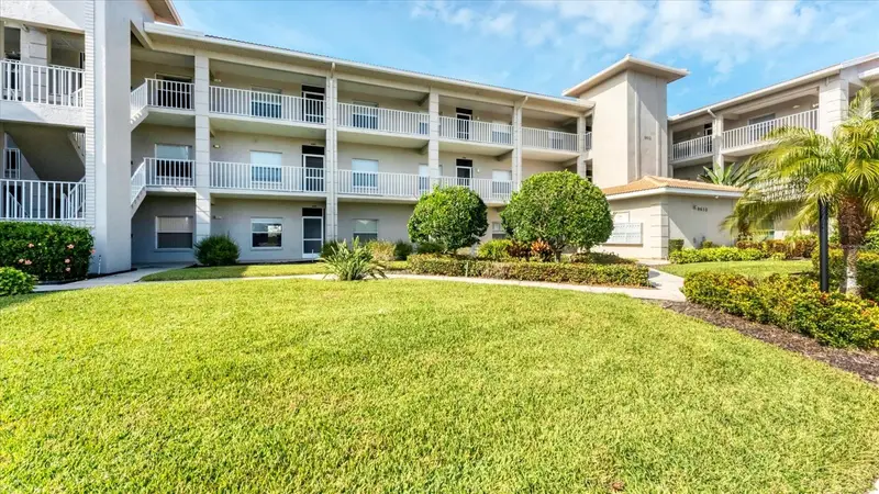 9610 Club South Cir #4106, FL