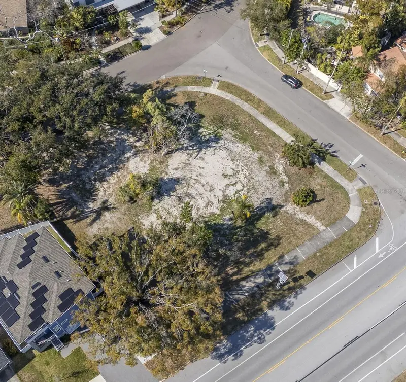 116 W Davis Blvd, FL