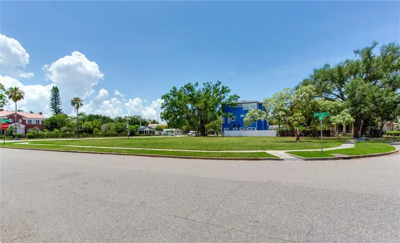 116 W Davis Blvd, FL