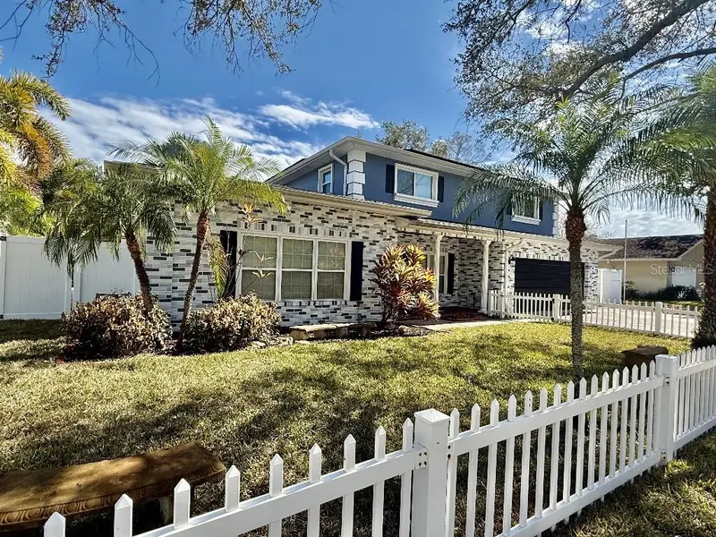 2563 Knotty Pine Way, FL