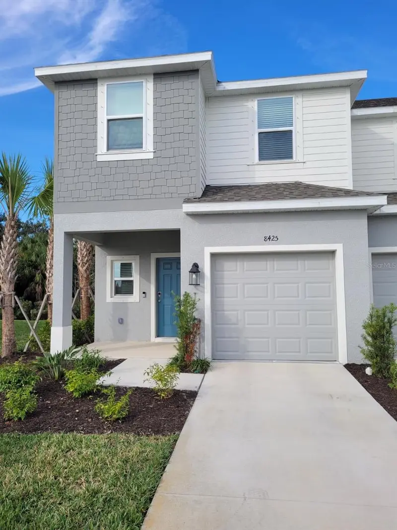 8425 Lunar Skye St, FL