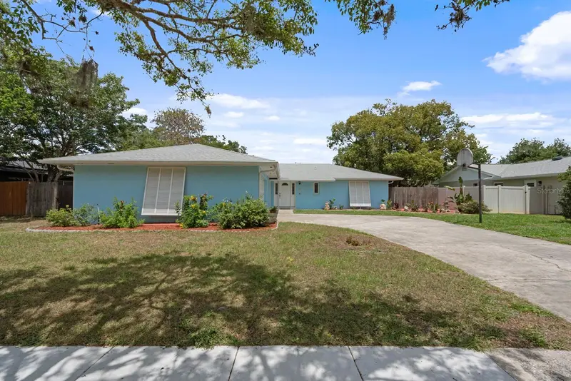 1032 Manchester Cir, FL