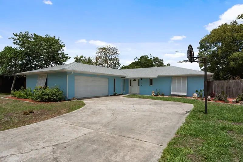 1032 Manchester Cir, FL