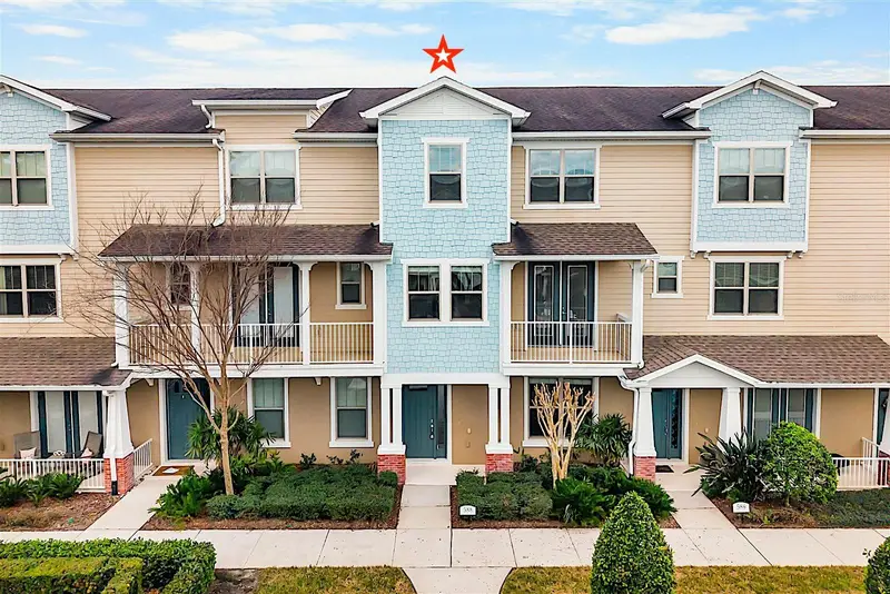 588 Piazza Pt, FL