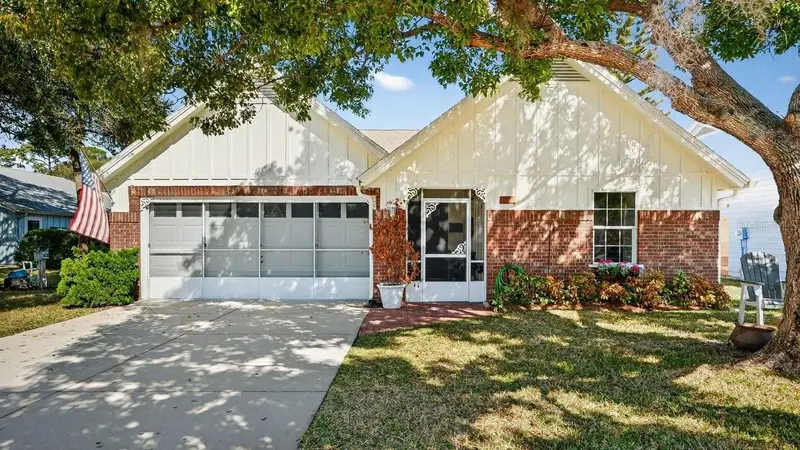 701 Pine Shores Cir, FL