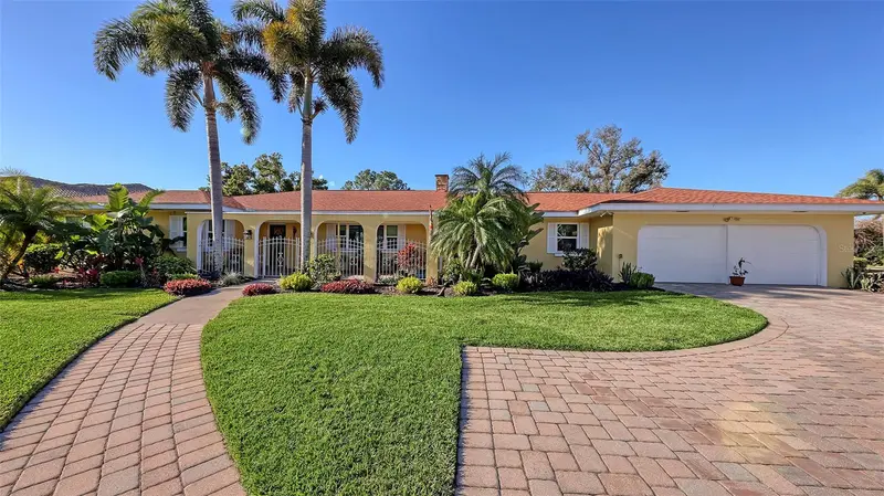 844 Magellan Dr, FL