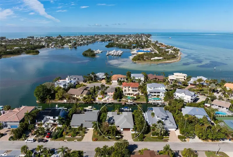 607 North Point Dr, FL