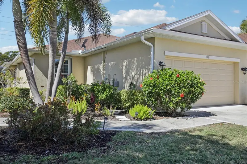 293 Capulet Dr, FL