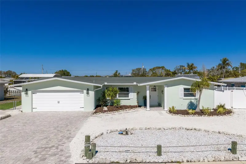 10316 Kingfisher Rd W, FL