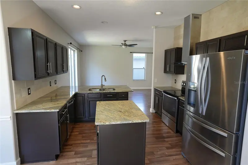 832 Magnolia Creek Cir, FL