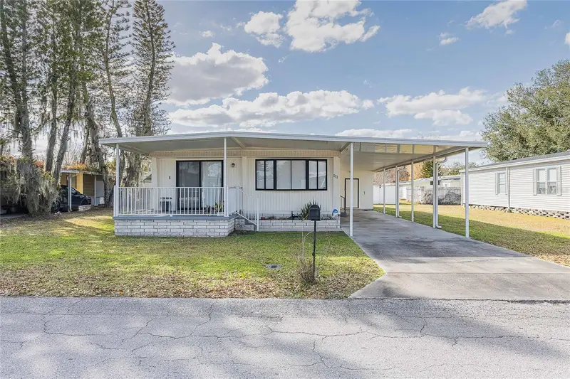 511 Lazy Lake Dr W, FL