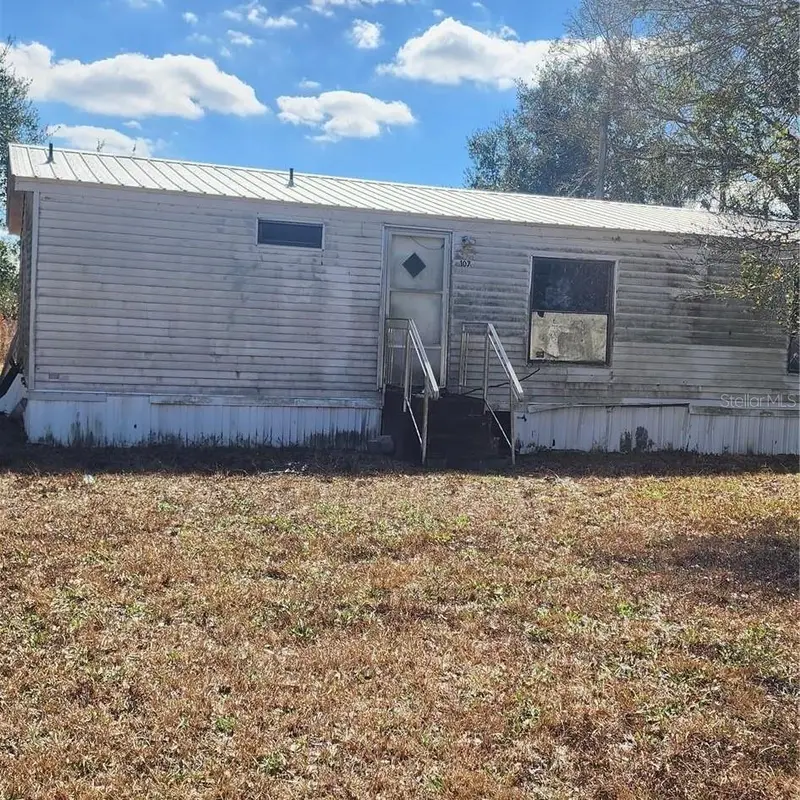 107 College Ln, FL