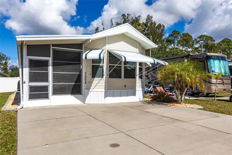 1604 N Manatee Loop, FL