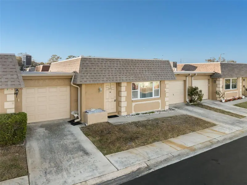 8452 Phillip N #8452, FL