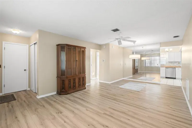 8452 Phillip N #8452, FL