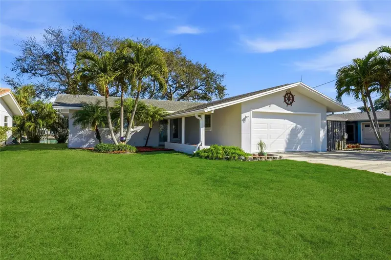 541 Lillian Dr, FL