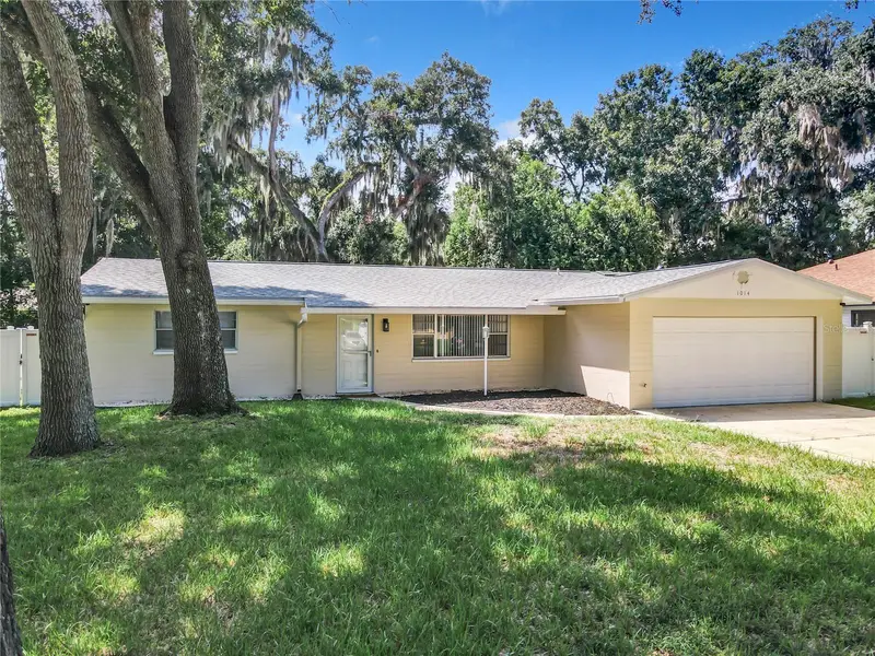 1014 Indian Oaks E, FL