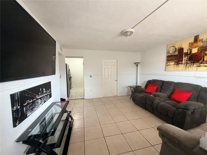 738 Ridenhour Cir #L, FL