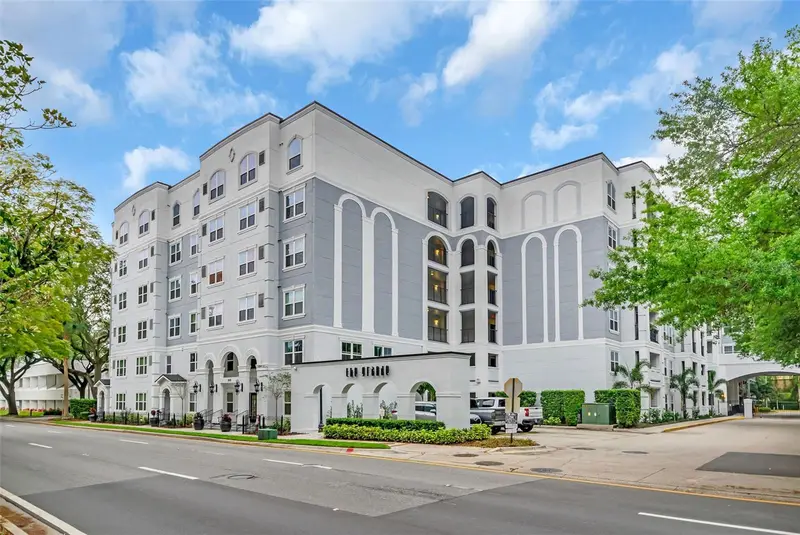 300 E South St #2006, FL