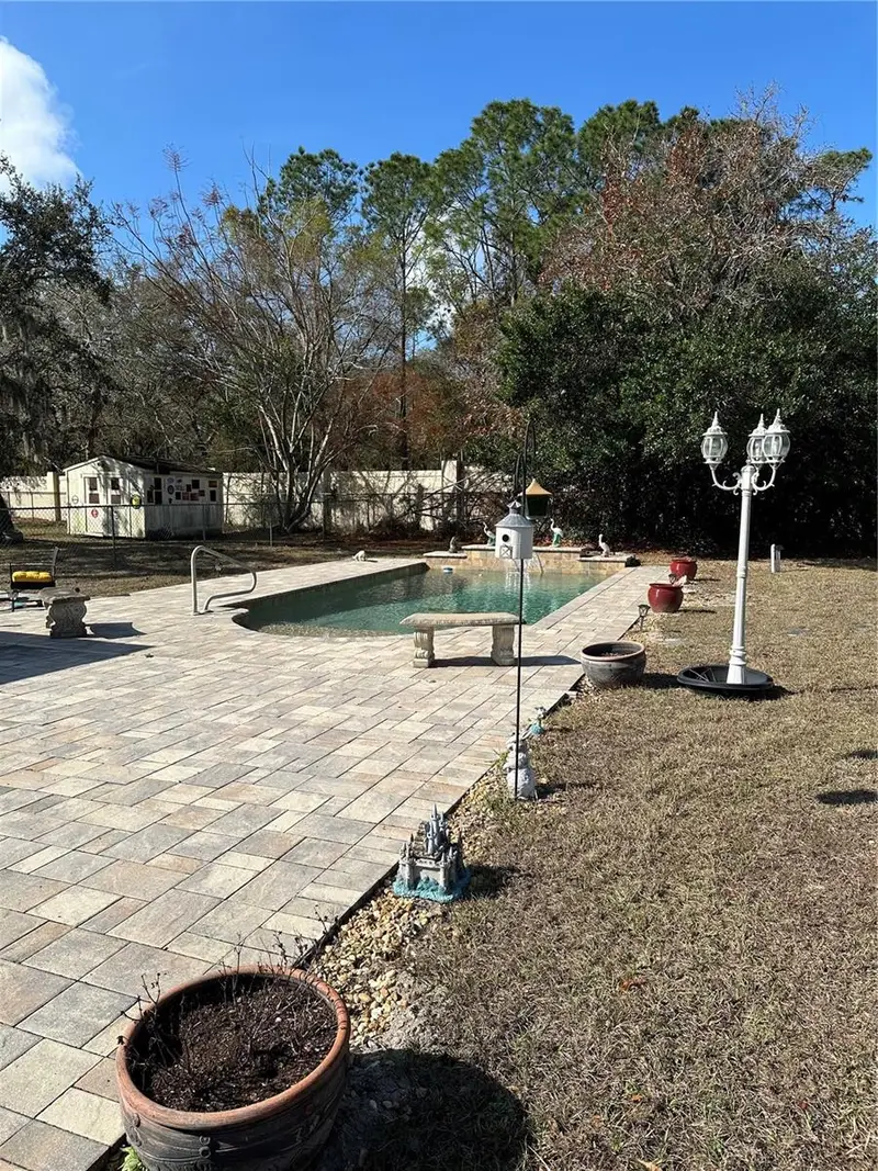 1427 Amy Cir, FL