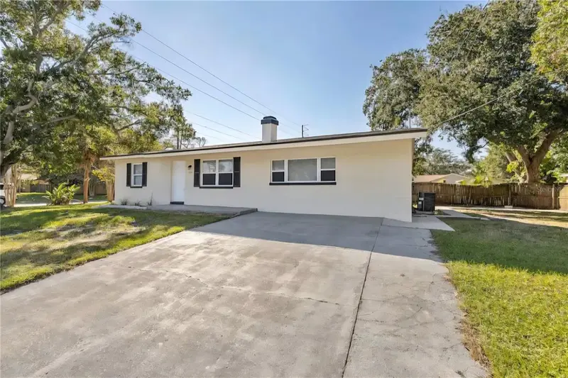 1004 N Betty Ln, FL