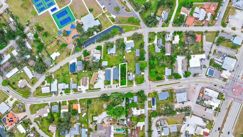 Colonia Ln, FL