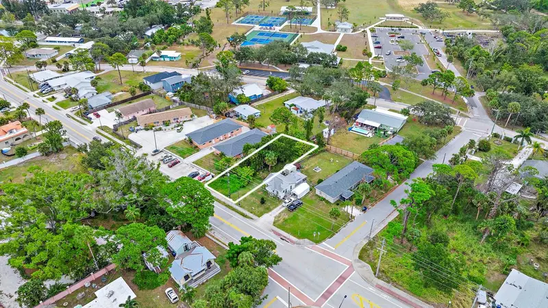 Colonia Ln, FL