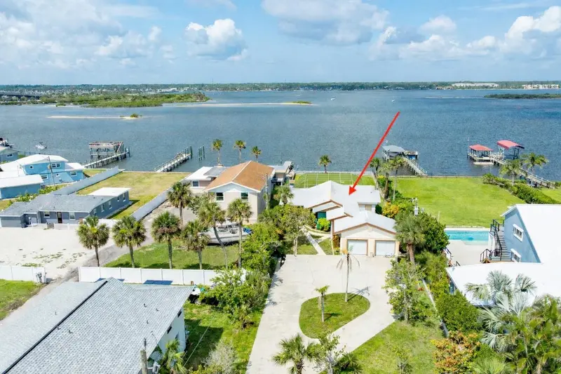3326 S Peninsula Dr, FL
