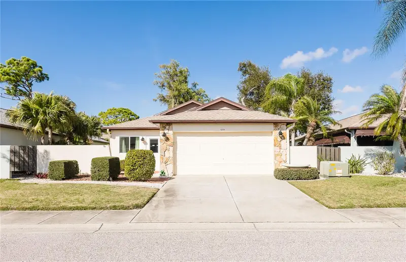 689 Linden Dr, FL