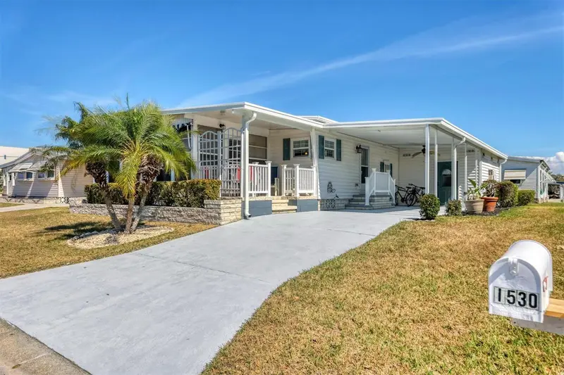 1530 45th Avenue Dr E, FL