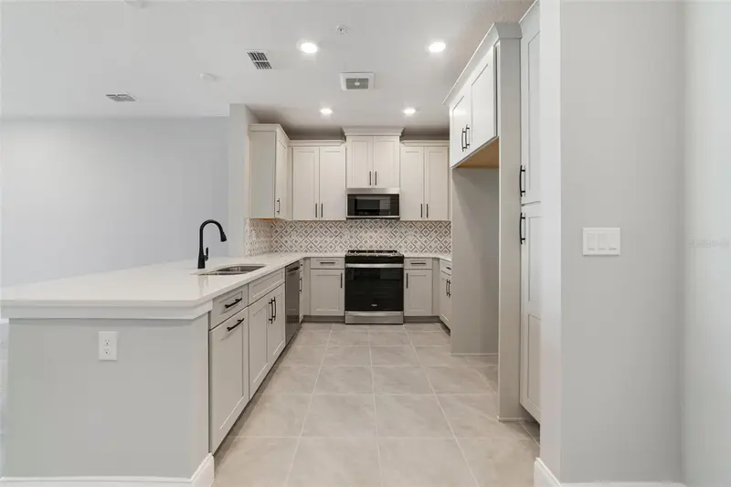 7557 Laureate Blvd #6401, FL