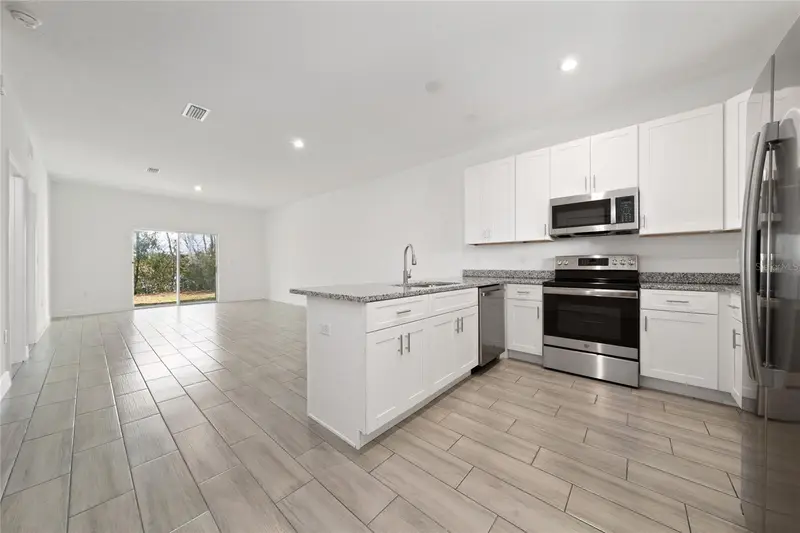 460 Lake Shore Pkwy, FL