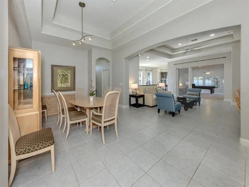 111 Wayforest Dr, FL