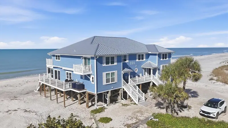 221 N Gulf Blvd #A, FL