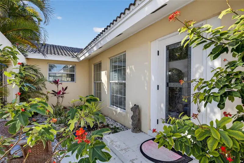 523 Via Cintia, FL
