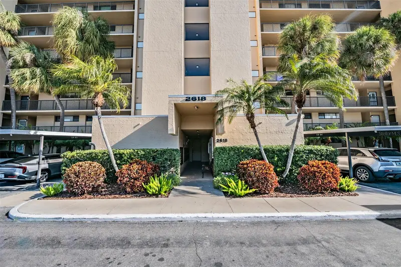 2618 Cove Cay Dr #204, FL