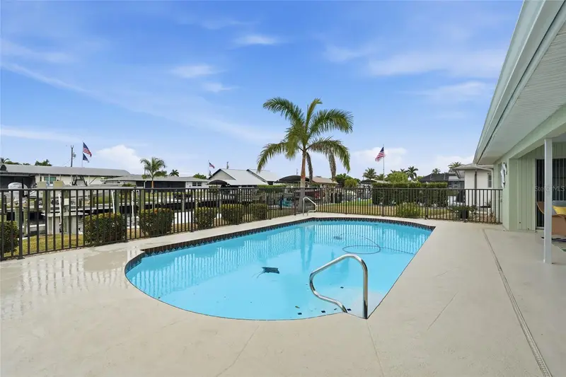 405 Tower Dr, FL