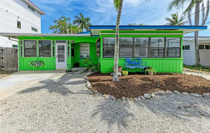 2111 Avenue B, FL