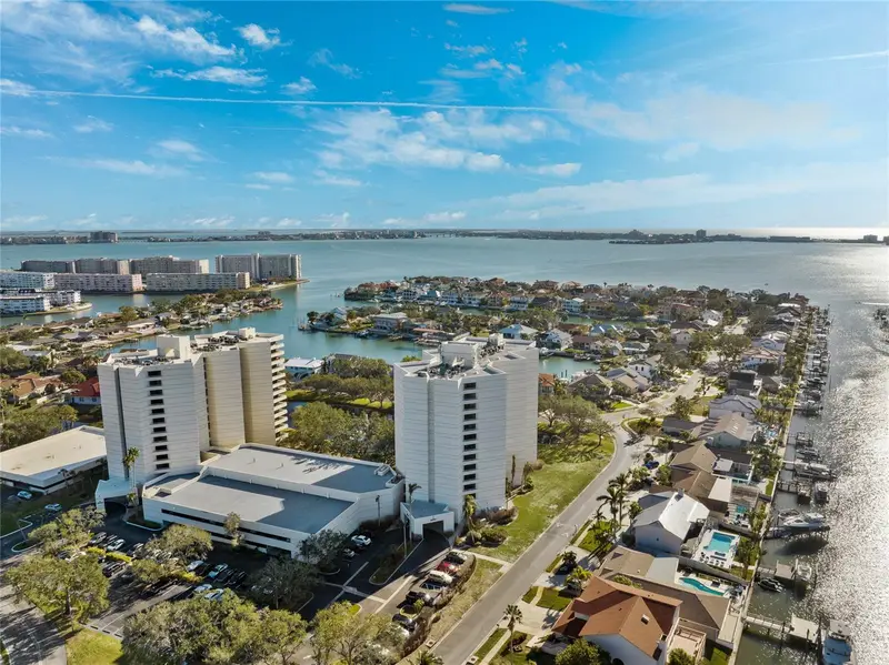5950 Pelican Bay Plz S #2e, FL