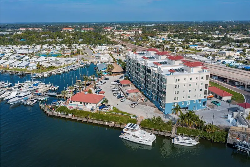 501 Tamiami Trl N #402, FL