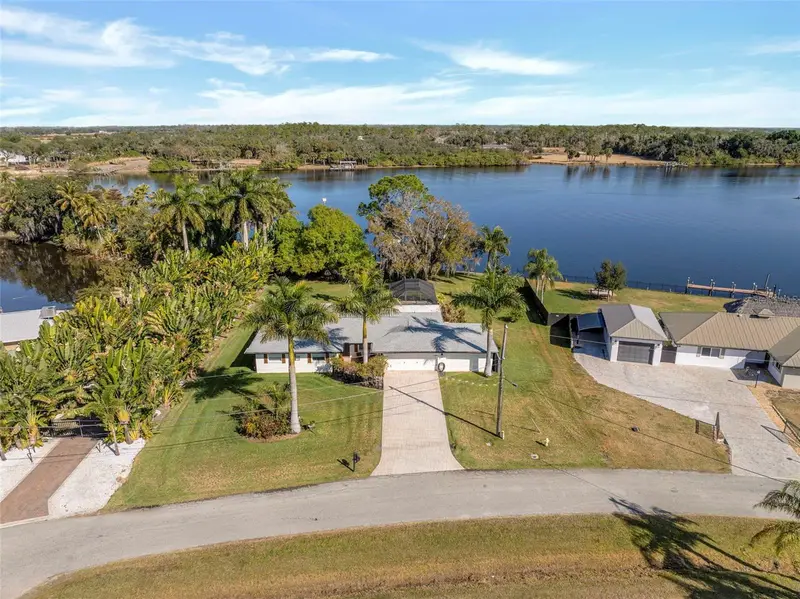 14526 Riverside Dr, FL