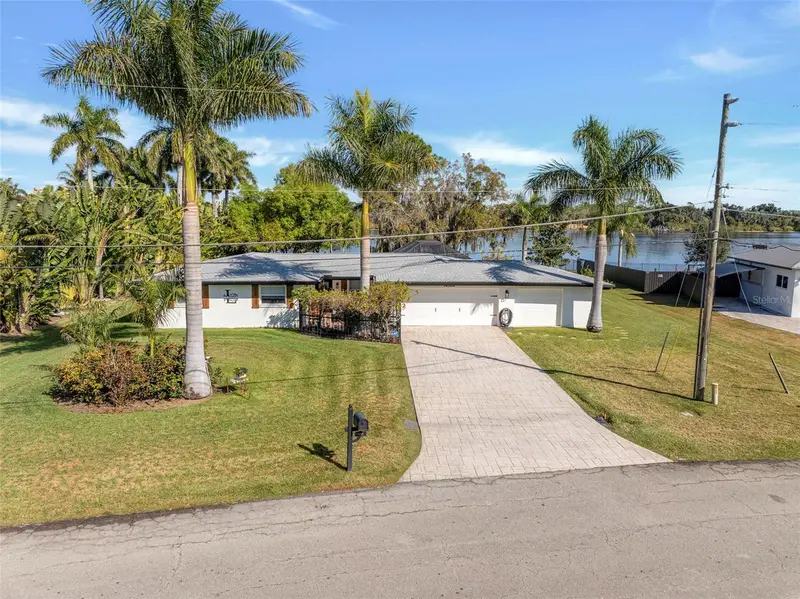 14526 Riverside Dr, FL