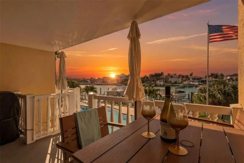 544 Pinellas Bayway S #Th13, FL