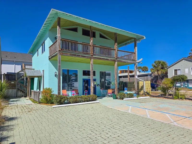 208 S 3rd St, FL