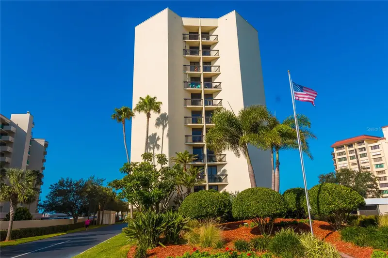 690 Island Way #708, FL