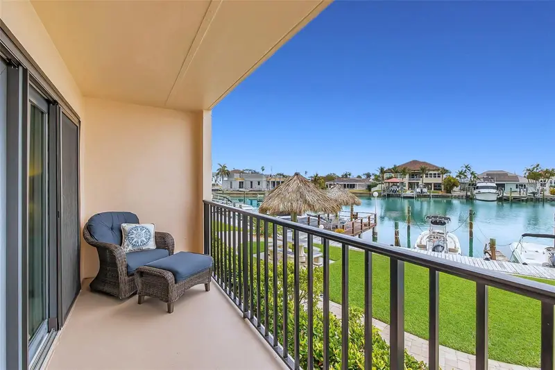 51 Island Way #108, FL